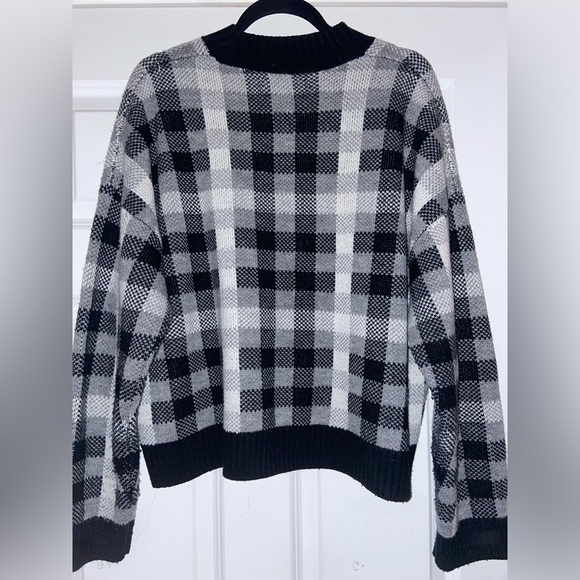 Find Women’s 3X Plaid Sweater - Picture 2 of 5